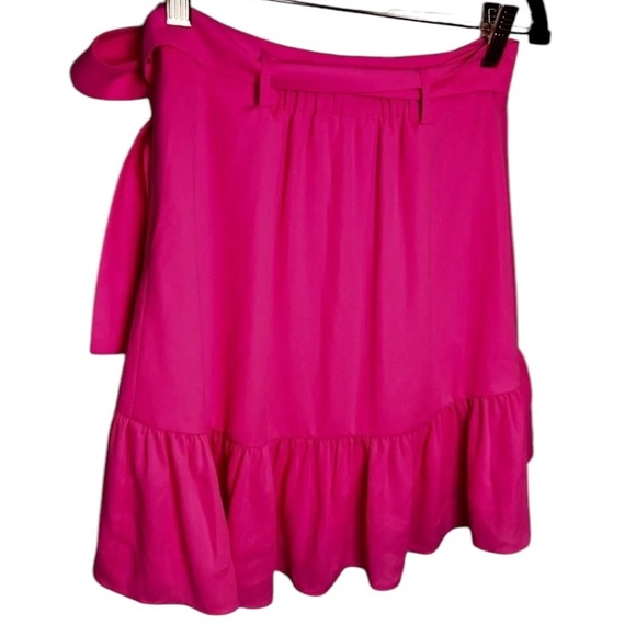 Lilly Pulitzer wrap skirt size 4 in excellent condition - Picture 6 of 7